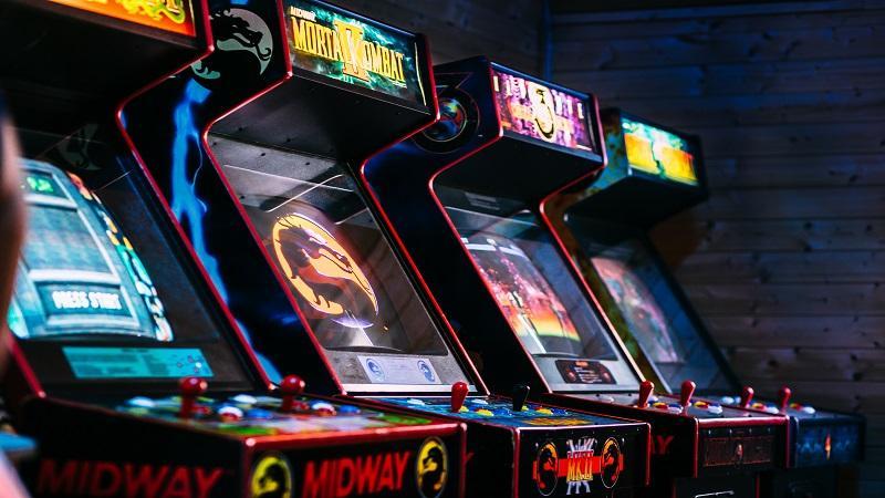 Mabilis na kumita ng mga bonus at maranasan ang kilig ng mga makina ng arcade game