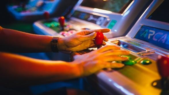 Mabilis na kumita ng mga bonus at maranasan ang kilig ng mga makina ng arcade game